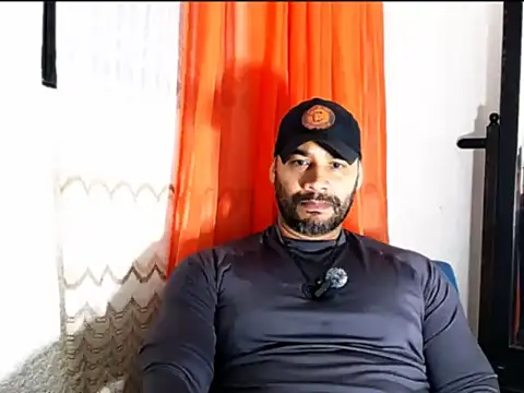 Snapshot of musclehetero chatting on May 2026 08:09:02 AM musclehetero online show from May 2026 08:09:02 AM