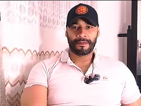 Snapshot of musclehetero chatting on May 2026 05:20:02 PM musclehetero online show from May 2026 05:20:02 PM