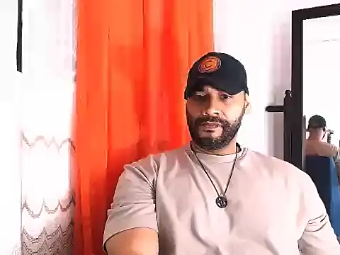 Snapshot of musclehetero chatting on May 2026 03:07:01 PM musclehetero online show from May 2026 03:07:01 PM