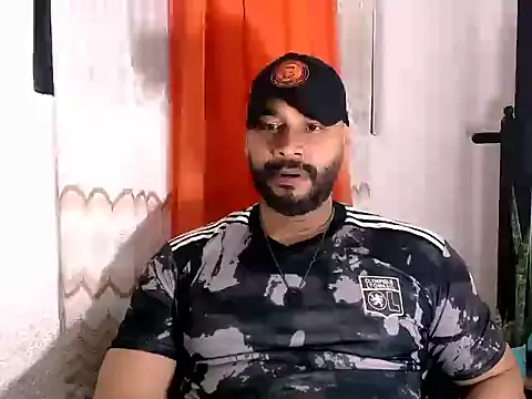 Snapshot of musclehetero chatting on June 2026 02:07:01 AM musclehetero online show from June 2026 02:07:01 AM
