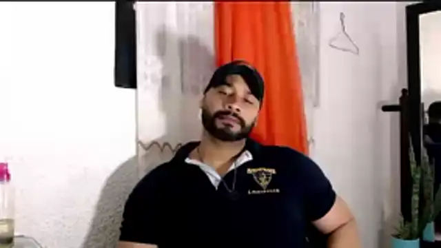 Snapshot of musclehetero chatting on June 2026 01:38:02 AM musclehetero online show from June 2026 01:38:02 AM