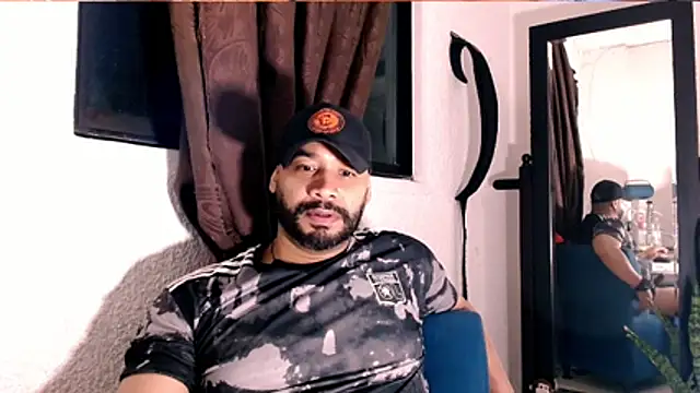 Snapshot of musclehetero chatting on June 2026 06:00:01 AM musclehetero online show from June 2026 06:00:01 AM