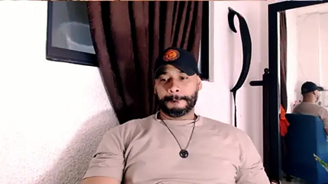 Snapshot of musclehetero chatting on June 2026 06:06:02 PM musclehetero online show from June 2026 06:06:02 PM