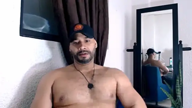 Snapshot of musclehetero chatting on June 2026 04:53:01 PM musclehetero online show from June 2026 04:53:01 PM