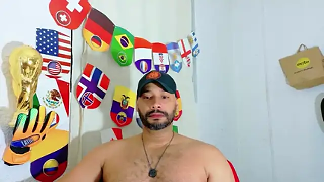 Snapshot of musclehetero chatting on June 2026 06:23:01 PM musclehetero online show from June 2026 06:23:01 PM