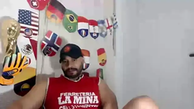 Snapshot of musclehetero chatting on June 2026 07:35:02 AM musclehetero online show from June 2026 07:35:02 AM