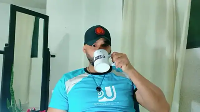 Snapshot of musclehetero chatting on June 2026 11:00:01 AM musclehetero online show from June 2026 11:00:01 AM