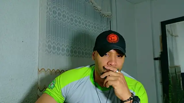 Snapshot of musclehetero chatting on July 2026 11:40:01 AM musclehetero online show from July 2026 11:40:01 AM