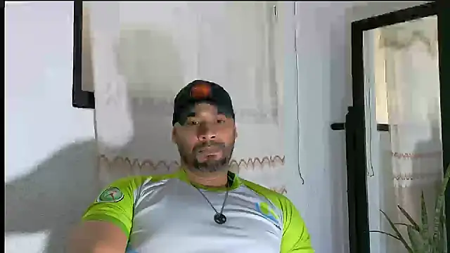 Snapshot of musclehetero chatting on July 2026 02:13:02 PM musclehetero online show from July 2026 02:13:02 PM