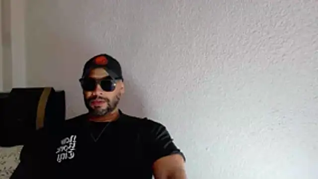 Snapshot of musclehetero chatting on August 2026 04:28:01 PM musclehetero online show from August 2026 04:28:01 PM