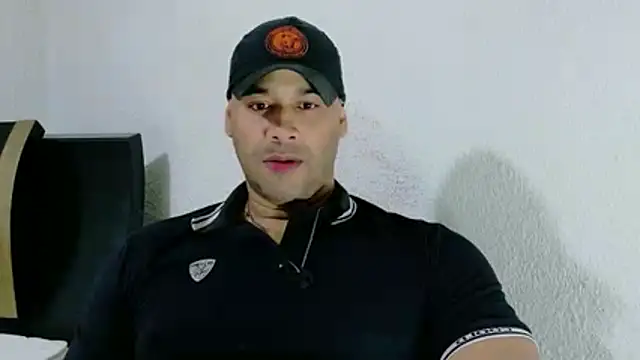 Snapshot of musclehetero chatting on August 2026 01:20:01 AM musclehetero online show from August 2026 01:20:01 AM