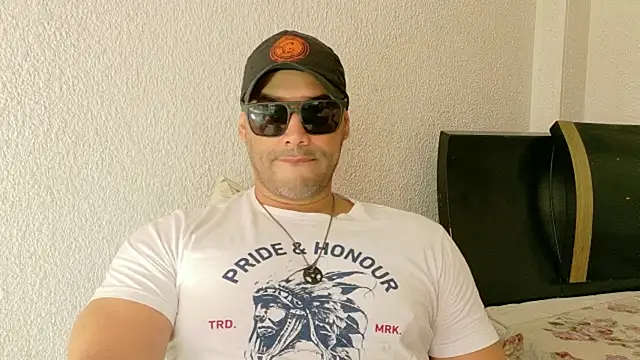 Snapshot of musclehetero chatting on August 2026 03:47:02 PM musclehetero online show from August 2026 03:47:02 PM