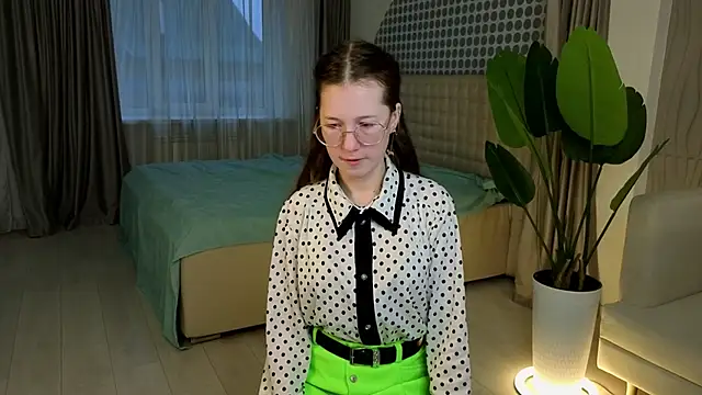 MiraFenech online show from December 2025 05:26:01 AM