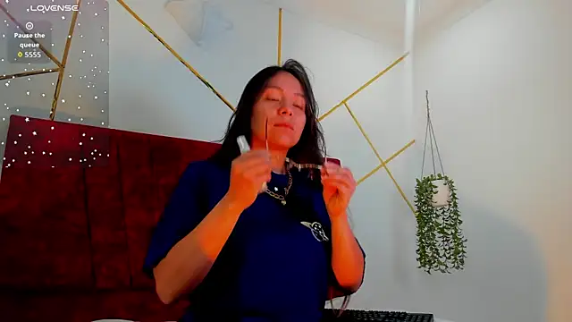 Julieta Lein  online show from January 2026 12:29:02 PM