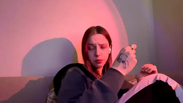 LulyClouds online show from November 2025 09:08:02 AM