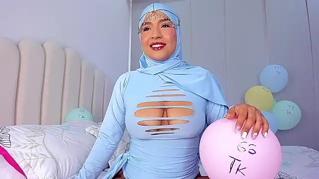 Amira-Zahra online show from April 2026 09:26:01 PM