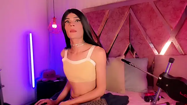 atenea taylor  online show from December 2025 10:07:01 PM