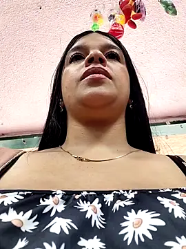 Layla-daring online show from June 2026 05:47:02 PM