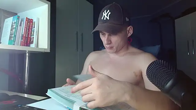 Poliglotjoe1 online show from November 2025 06:54:01 PM