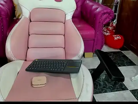 Snapshot of babyschoolgiirl chatting on February 2026 12:59:02 AM babyschoolgiirl online show from February 2026 12:59:02 AM