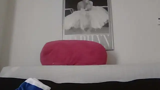 cryptokimgirl online show from March 2026 04:20:01 PM