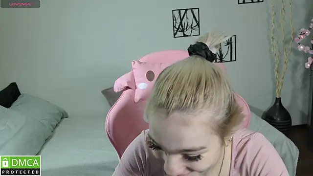 Megan Lora online show from January 2026 01:00:02 AM