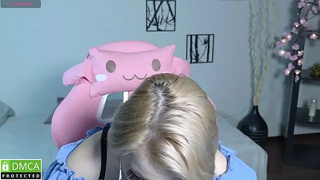 Megan Lora online show from January 2026 12:58:02 AM