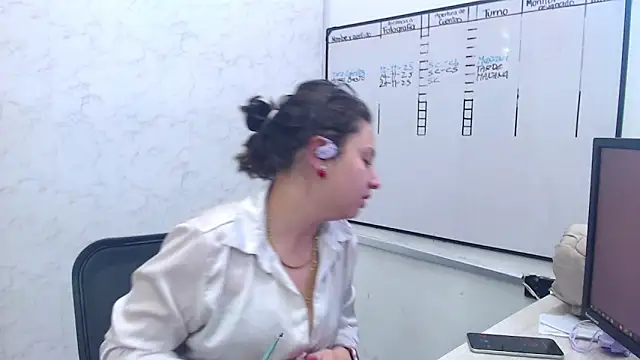 Alice Sinclair  online show from November 2025 12:38:01 PM