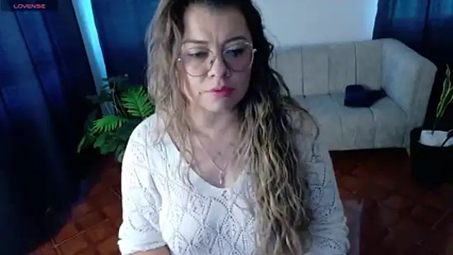 MacarenaSilva online show from November 2025 09:15:01 PM