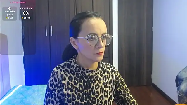 Juliana  lx online show from November 2025 01:23:01 PM