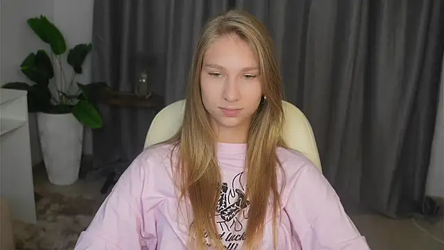 CaritaTacke online show from November 2025 12:05:01 PM