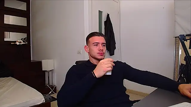 Snapshot of ElijahThorne chatting on November 2025 05:29:02 AM ElijahThorne online show from November 2025 05:29:02 AM