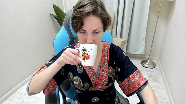 AuroraRight online show from November 2025 08:18:01 PM