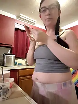 LaylaLucis online show from April 2026 01:33:01 AM