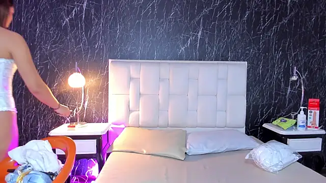 ClarissaMorreti online show from November 2025 02:20:02 PM