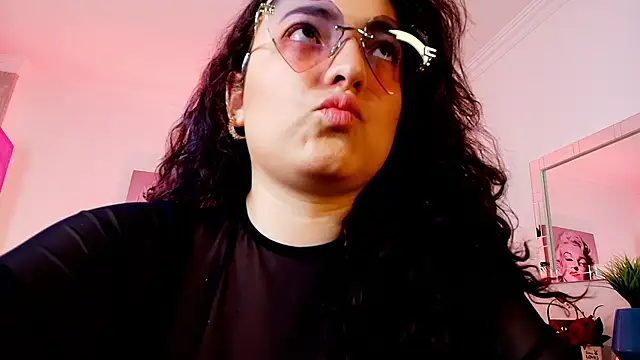 Roxxie saenz   online show from November 2025 11:21:02 AM