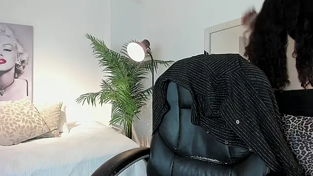 Roxxie saenz   online show from November 2025 11:01:02 AM