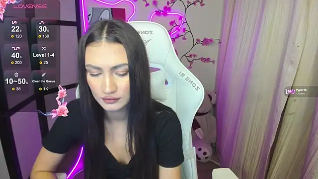 Snapshot of AdeleLuu chatting on November 2025 01:38:01 AM AdeleLuu online show from November 2025 01:38:01 AM