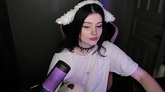 Snapshot of Moon_raven chatting on February 2026 11:21:02 PM Moon raven online show from February 2026 11:21:02 PM