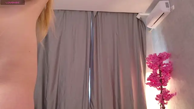 Whiteee Cristal online show from November 2025 07:21:02 AM