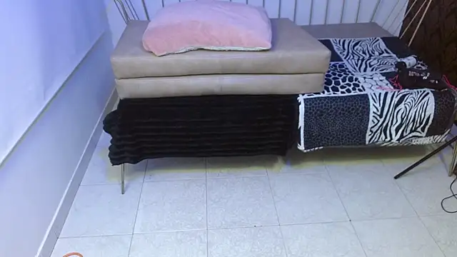 Roxanne vale online show from February 2026 08:08:02 PM