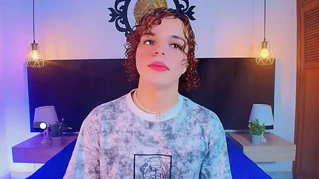 Snapshot of Skyee_angel chatting on May 2026 01:51:02 PM Skyee angel online show from May 2026 01:51:02 PM