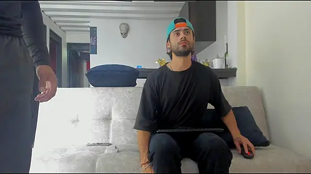 heteros curious online show from November 2025 09:58:01 PM