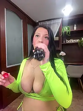 Snapshot of VictoriaHenao chatting on May 2026 09:42:01 PM VictoriaHenao online show from May 2026 09:42:01 PM