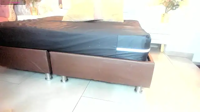 Mysterius Woman online show from February 2026 12:53:02 PM