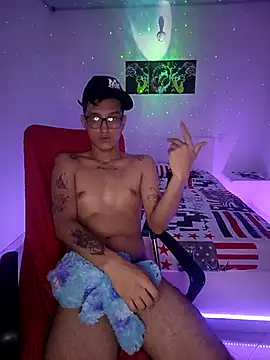 xanderss12  online show from November 2025 09:58:02 PM