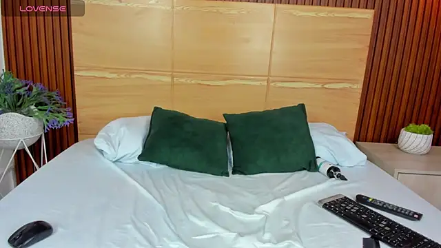 samantha loughty online show from December 2025 07:58:02 AM