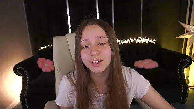 TinyNatalie online show from May 2026 08:36:01 PM
