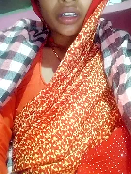 Qxsoni online show from December 2025 06:03:02 PM