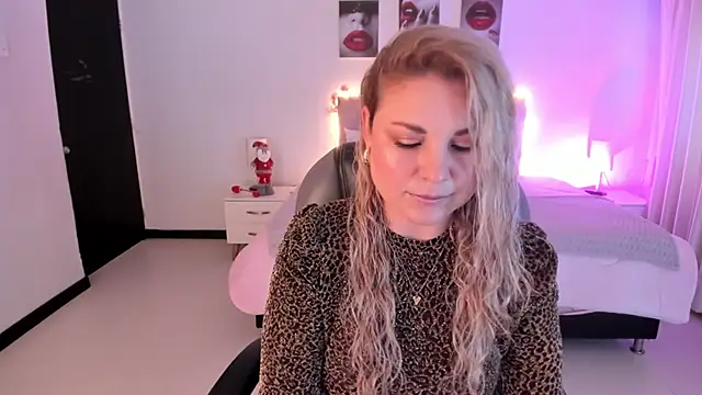 Violeta Hotter online show from November 2025 11:11:01 AM